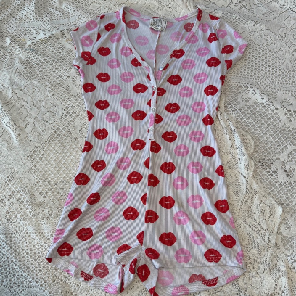 Mentally Exhausted White Kiss Print Ribbed Romper Jumpsuit - Small